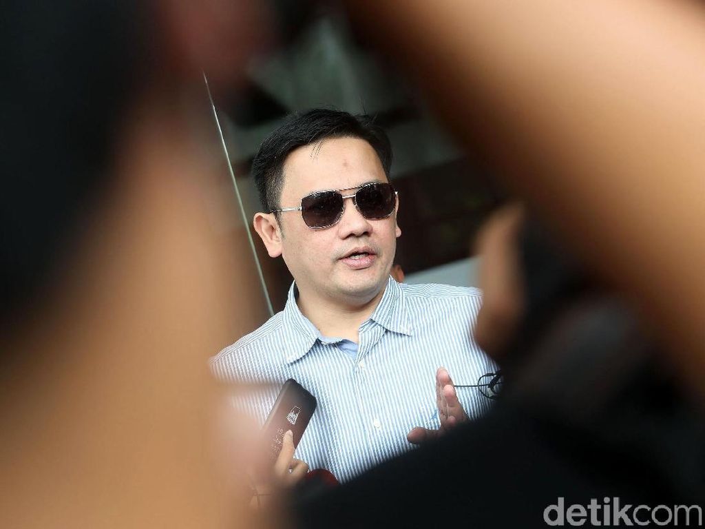Dilaporkan Gegara Pilih Jokowi Masuk Surga, Ini Kata Farhat Abbas Dilaporkan Gegara Pilih Jokowi Masuk Surga, Ini Kata Farhat Abbas