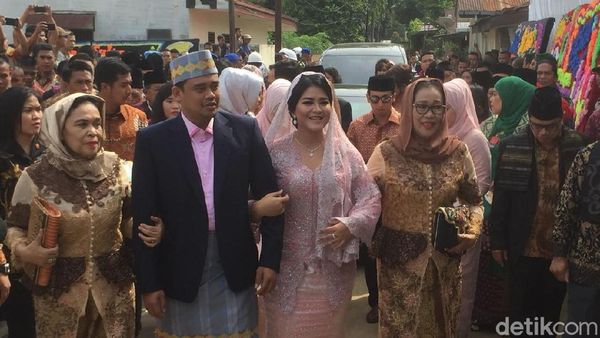 Horas! Senyum Kahiyang Putri Jokowi Jelang Diberi Marga Siregar