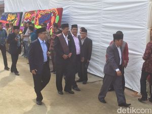 Gubernur Sumut Hadiri Pemberian Marga Siregar ke Putri Jokowi
