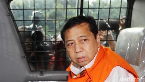 Foto: Melihat Bekas Luka di Lengan Kiri Setya Novanto