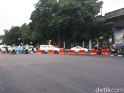 Ada Pohon Tumbang Timpa Bajaj, Lalu Lintas Menuju Istiqlal Ditutup