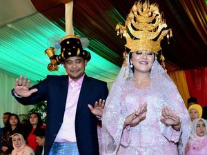 Kekhasan Tortor Mandailing di Pernikahan Kahiyang-Bobby Kekhasan Tortor Mandailing di Pernikahan Kahiyang-Bobby