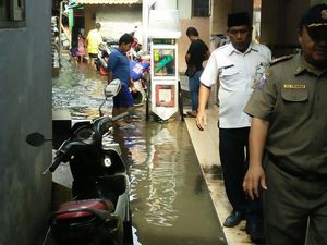 Tanggul Jebol di Jatipadang, Ketua RW: Ada Nenek Hampir Jadi Korban Tanggul Jebol di Jatipadang, Ketua RW: Ada Nenek Hampir Jadi Korban