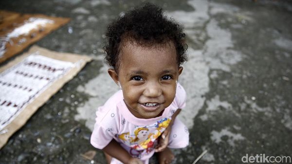 Keceriaan Anak-anak Desa Asei di Papua