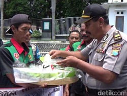 Warga Banyuwangi Tumpengan Simbol Dukung KPK Tangkap Setya Novanto