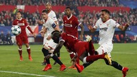 Liverpool kemudian menambah gol di menit ke-22 lewat aksi Sadio Mane. Gol ini tercipta lewat skema sepak pojok yang hampir sama dengan gol pertama. Foto: Matthew Childs/Action Images via Reuters