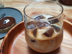 Ini Cara Praktis Bikin Es Kopi Susu Gaya Jepang