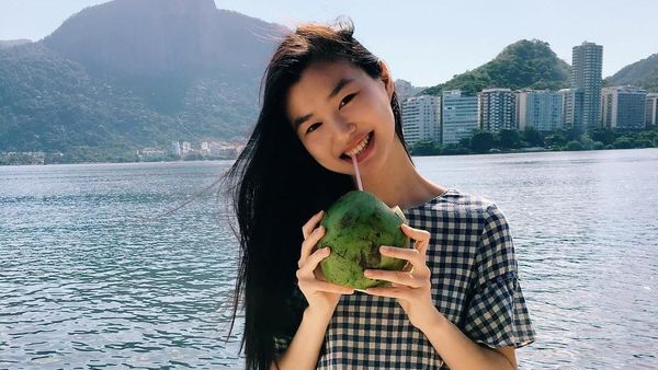 Foto: Liburannya Estelle Chen, Model China Termuda Victorias Secret
