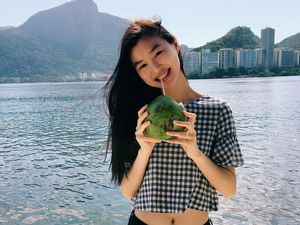 Foto: Liburannya Estelle Chen, Model China Termuda Victorias Secret