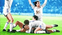 Real Madrid juga punya kisah comeback, yakni pada musim 1985/1986 silam. Los Blancos saat itu terancam tersingkir di babak ketiga Piala UEFA dari Borussia Moenchengladbach usai kalah 1-5 di leg pertama yang digelar di Jerman. Namun pergantian pelatih jadi titik balik Madrid, yang menang 4-0 di Santiago Bernabeu pada leg kedua dan lolos. (Foto: internet)