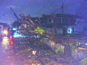 Video Kepanikan Warga Saat Angin Puting Beliung Amuk Ratusan Rumah di Sidoarjo