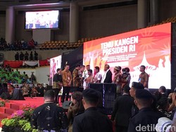 Jokowi Pamer Pembangunan di Indonesia ke WNI di Malaysia