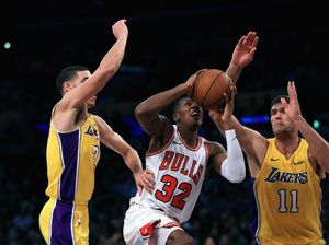 Sempat Tertinggal 19 Poin, Lakers Kalahkan Bulls