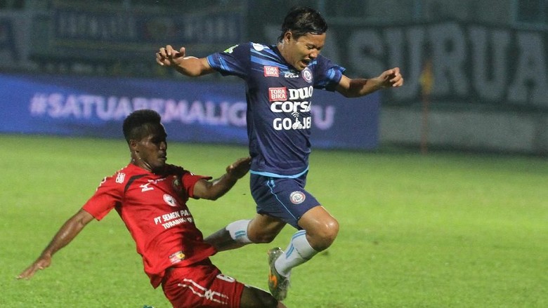 Ini Kata Adam Alis soal Kabar Arema FC Masih Tunggak Gajinya