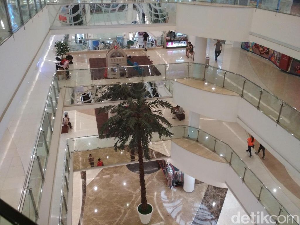 Matahari di Pluit Village Berkurang 1 Lantai, Bagaimana Suasana Mal? Matahari di Pluit Village Berkurang 1 Lantai, Bagaimana Suasana Mal?