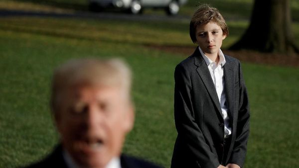 Ekspresi Anak Bungsu Trump Tunggu Sang Ayah Diwawancara