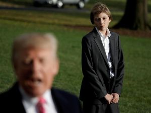 Ekspresi Anak Bungsu Trump Tunggu Sang Ayah Diwawancara