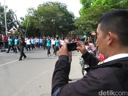 Jepret! Antusiasnya Warga Medan Potret Simulasi Kirab Kahiyang