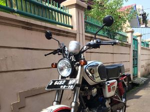 Motor Legendaris Honda CB 100 Berbaju CB 160