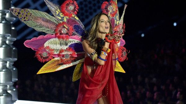 10 Wanita Cantik yang Paling Lama Jadi Model Victorias Secret