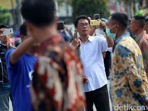 Simulasi Kirab Kahiyang-Bobby Sita Perhatian Warga