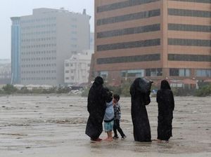 Video Kota Jeddah Banjir, Akses Jalan ke Makkah Lumpuh