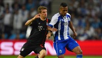 Mundur ke musim 2014/2015, kala Bayern Munich lolos dari situasi sulit saat menghadapi Porto di perempatfinal. Kalah 1-3 di leg pertama, Bayern bangkit dan menepis keraguan dengan kemenangan 6-1 di leg kedua. (Foto: Mike Hewitt/Getty Images)