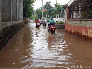 Ini yang Dilakukan Warga Pasuruan karena Rumahnya Langganan Banjir