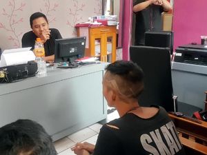 Video: Anak Punk Ini Bikin Geger, Cari Novanto ke Kantor Polisi