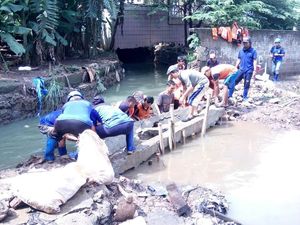 Jatipadang Banjir, Ketua RW Minta Anies Segera Normalisasi Kali Pulo Jatipadang Banjir, Ketua RW Minta Anies Segera Normalisasi Kali Pulo