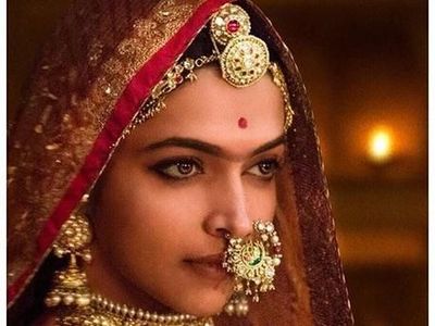Gaya Deepika Padukone yang Kepalanya Terancam Dipenggal karena Padmavati