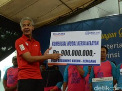 Nelayan Rembang Terima Bantuan Alat Penangkapan Ikan dari KKP