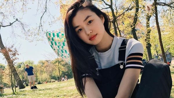 Potret Estelle Chen, Wanita Cantik Asal China yang Tak Sengaja Jadi Supermodel