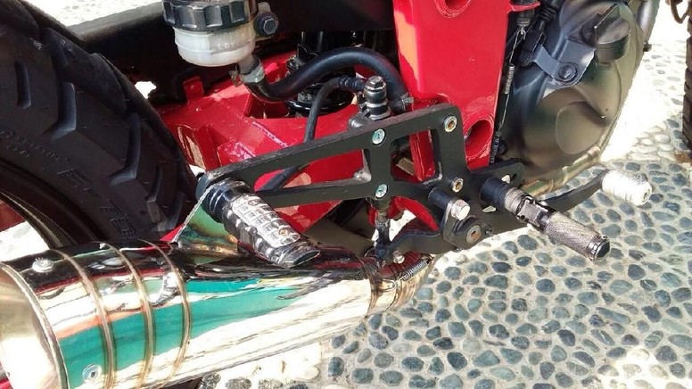 Kawasaki Ninja 250 Bergaya Flat Scrambler