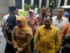 Datang ke DPP Golkar, Khofifah-Emil Terima Rekomendasi Pilgub Jatim