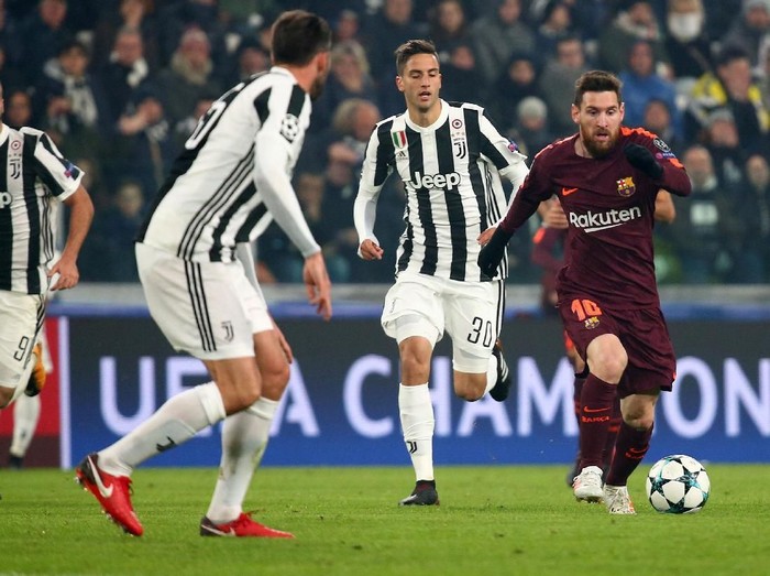 Barcelona bermain imbang 0-0 saat bertandang ke markas Juventus. Namun hasil itu sudah cukup memastikan Barca lolos ke 16 besar Liga Champions.