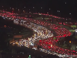 Merah Putih Jalanan Akibat Kemacetan di LA Merah Putih Jalanan Akibat Kemacetan di LA