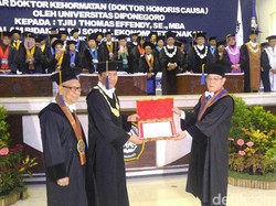 Undip Berikan Anugerah Honoris Causa kepada Bos Charoen Pokphand