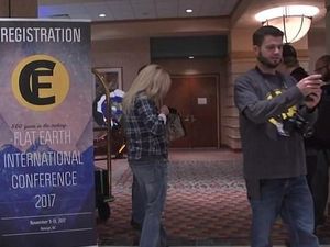 Mengintip Suasana Konferensi Pertama Penganut Bumi Datar