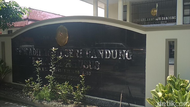 Siswa SMK yang Menusuk Temannya hingga Tewas Dituntut 10 Tahun Bui Siswa SMK yang Menusuk Temannya hingga Tewas Dituntut 10 Tahun Bui