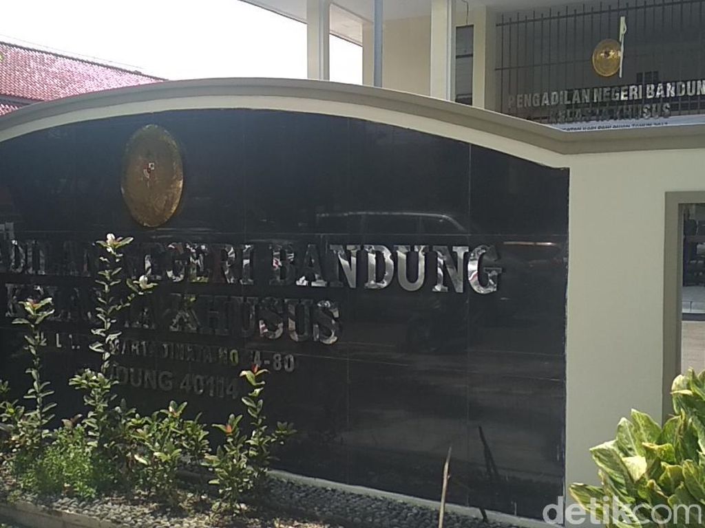 Siswa SMK yang Menusuk Temannya hingga Tewas Dituntut 10 Tahun Bui Siswa SMK yang Menusuk Temannya hingga Tewas Dituntut 10 Tahun Bui