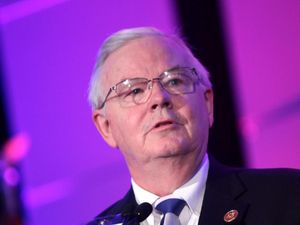 Foto Bugilnya Beredar di Twitter, Anggota Parlemen AS Minta Maaf