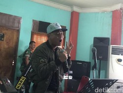 Kapten Yosua Bawa Lagu Boru Panggoaran di Resepsi Kahiyang-Bobby
