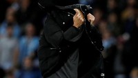 Kuis: Timnya cuma menang 1-0, tapi ekpresi manajer ini menunjukkan dia sangat tak puas. Siapa dia? (REUTERS/Phil Noble)