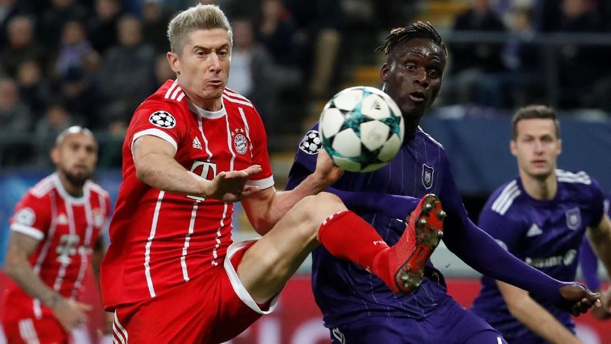 Robert Lewandowski menyumbangkan satu gol untuk Bayern Munich (Yves Herman/Reuters)