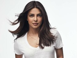 Priyanka Chopra Dianugerahi Global Icon Extraordinary Award