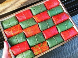 Tiap Musim Gugur, Toko Ini Sajikan Sushi dengan Bungkus Daun Persimmon yang Cantik!