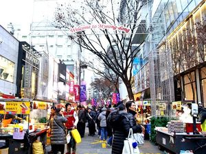 10 Jajanan Unik di Myeongdong hingga Tren Foto Makanan dengan Gradasi Warna