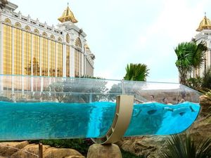 Foto: Pantai Buatan di Hotel yang Keren Banget