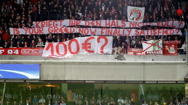 Lemparan Uang Palsu Fans Bayern di Markas Anderlecht